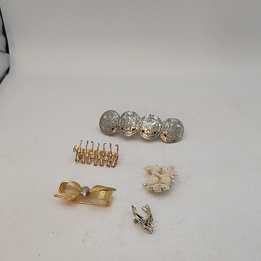 Lot of 4 Pins/Brooches and 1 Hair Barrette